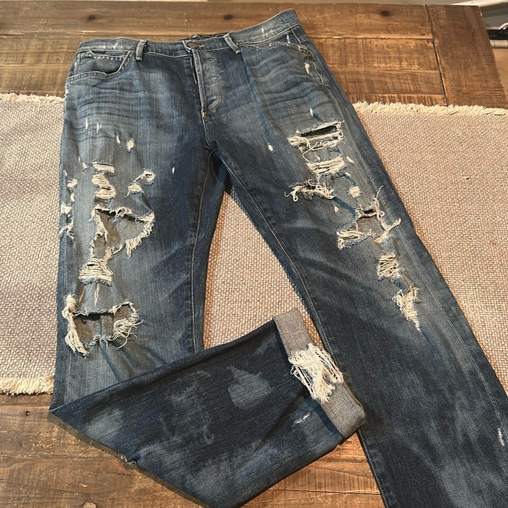 Goldsign ripped straight leg jeans. Size 26. Designed for a loose fit.